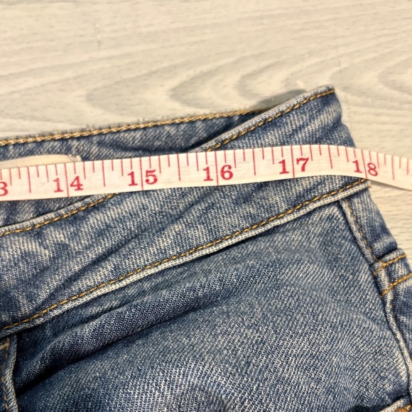 GUESS Relaxed Fit Light Blue Jeans - Picture 6 of 7